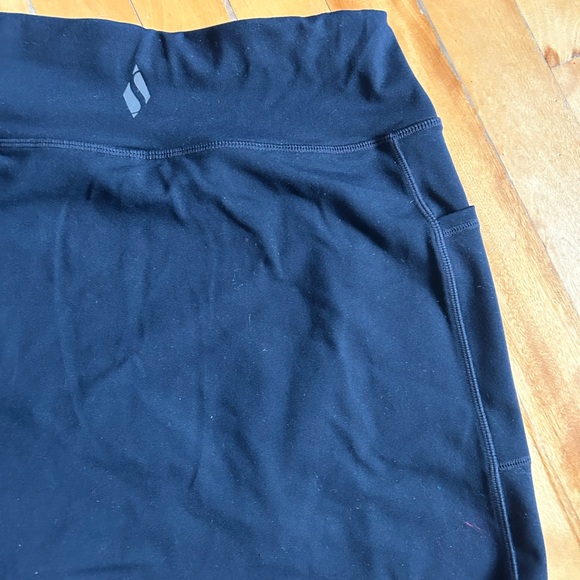 Black skechers sport skirt with integrates shorts - Picture 6 of 6